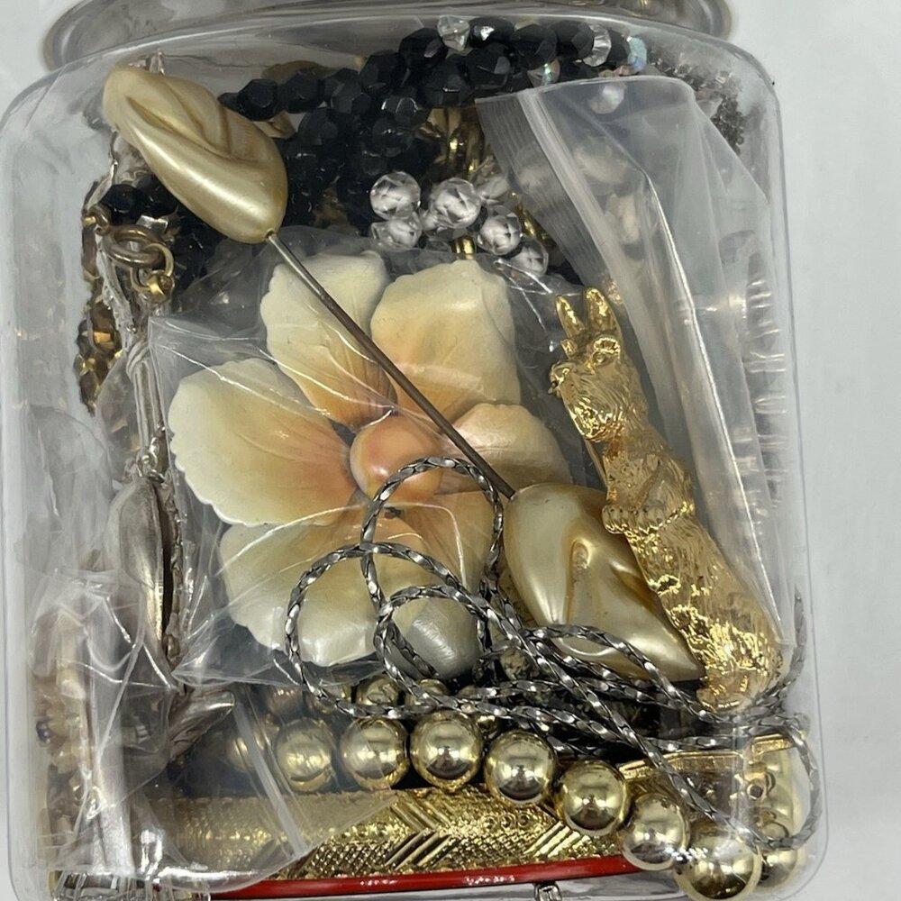 1.5 lb. Jewelry Jar all wearable and salable Jewelry, some vintage some modern - Picture 2 of 9